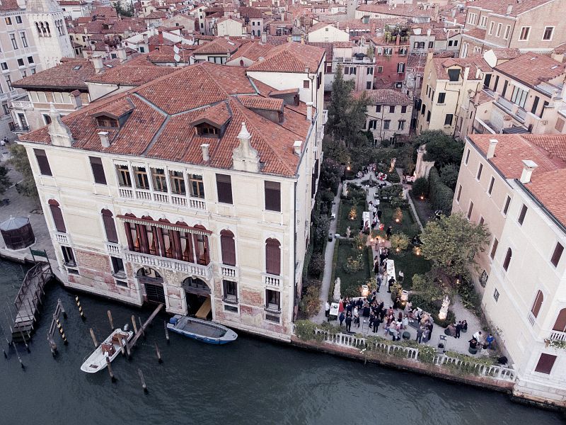 Bird eyes' view of an event in Venice